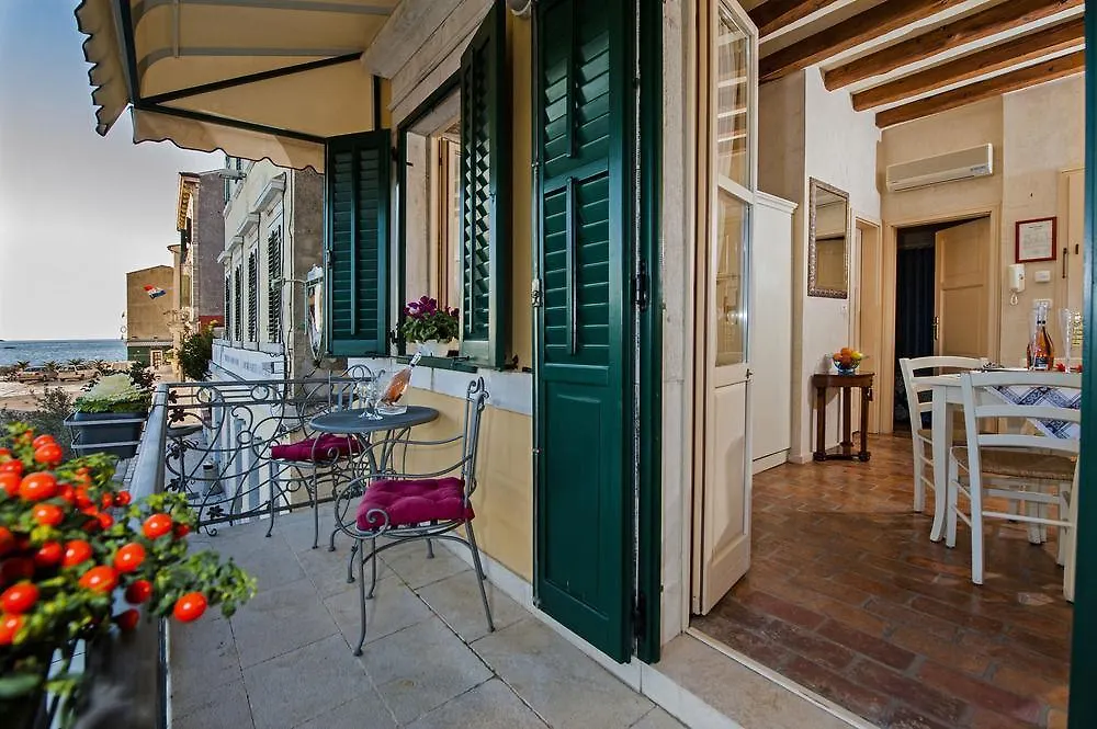 Residence Porta Antica Centro Storico Rovigno Appartamento